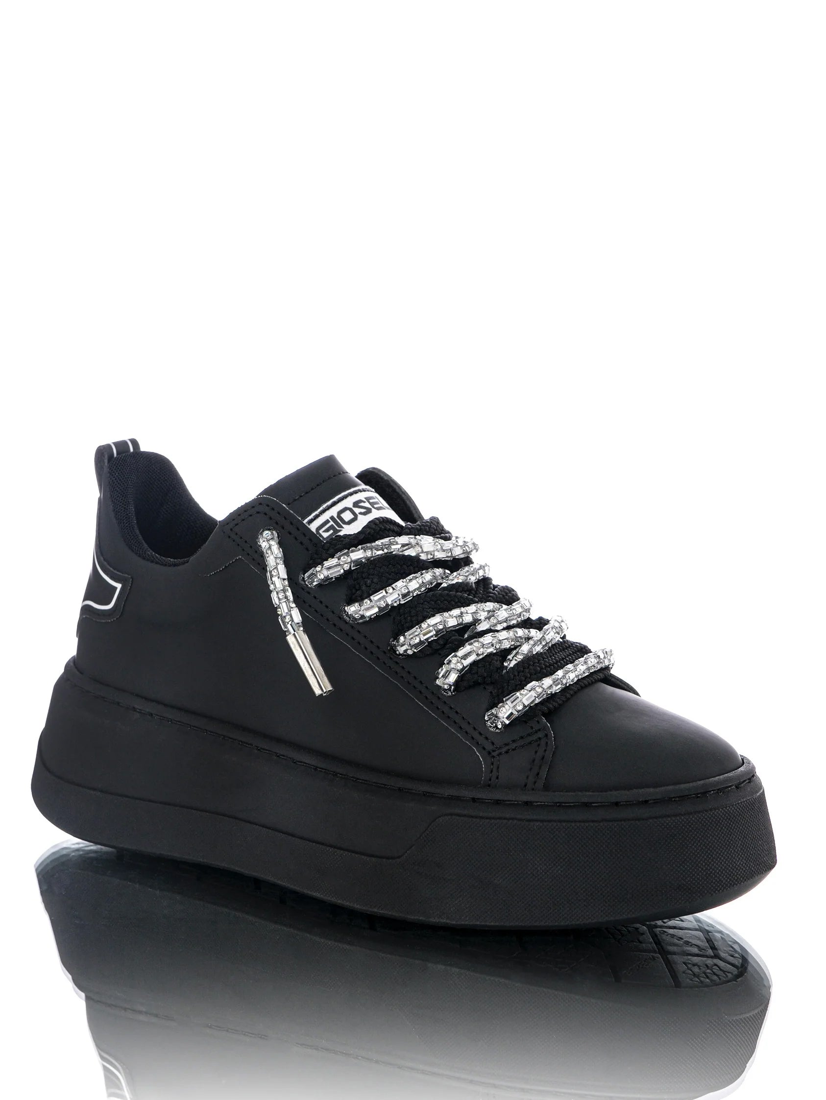 Schwarze Tennisschuhe