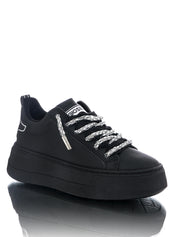 Schwarze Tennisschuhe