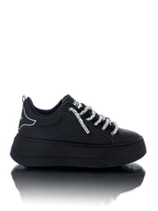 Schwarze Tennisschuhe