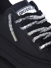 Schwarze Tennisschuhe