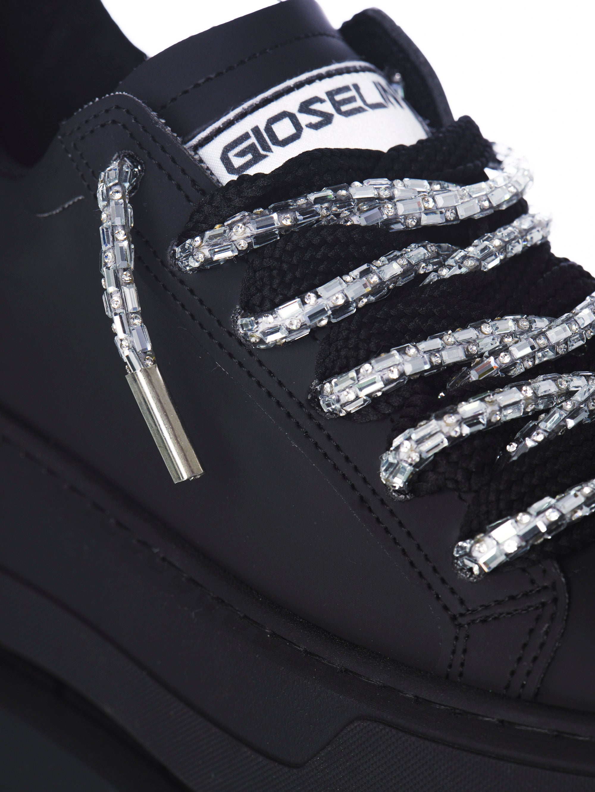 Schwarze Tennisschuhe