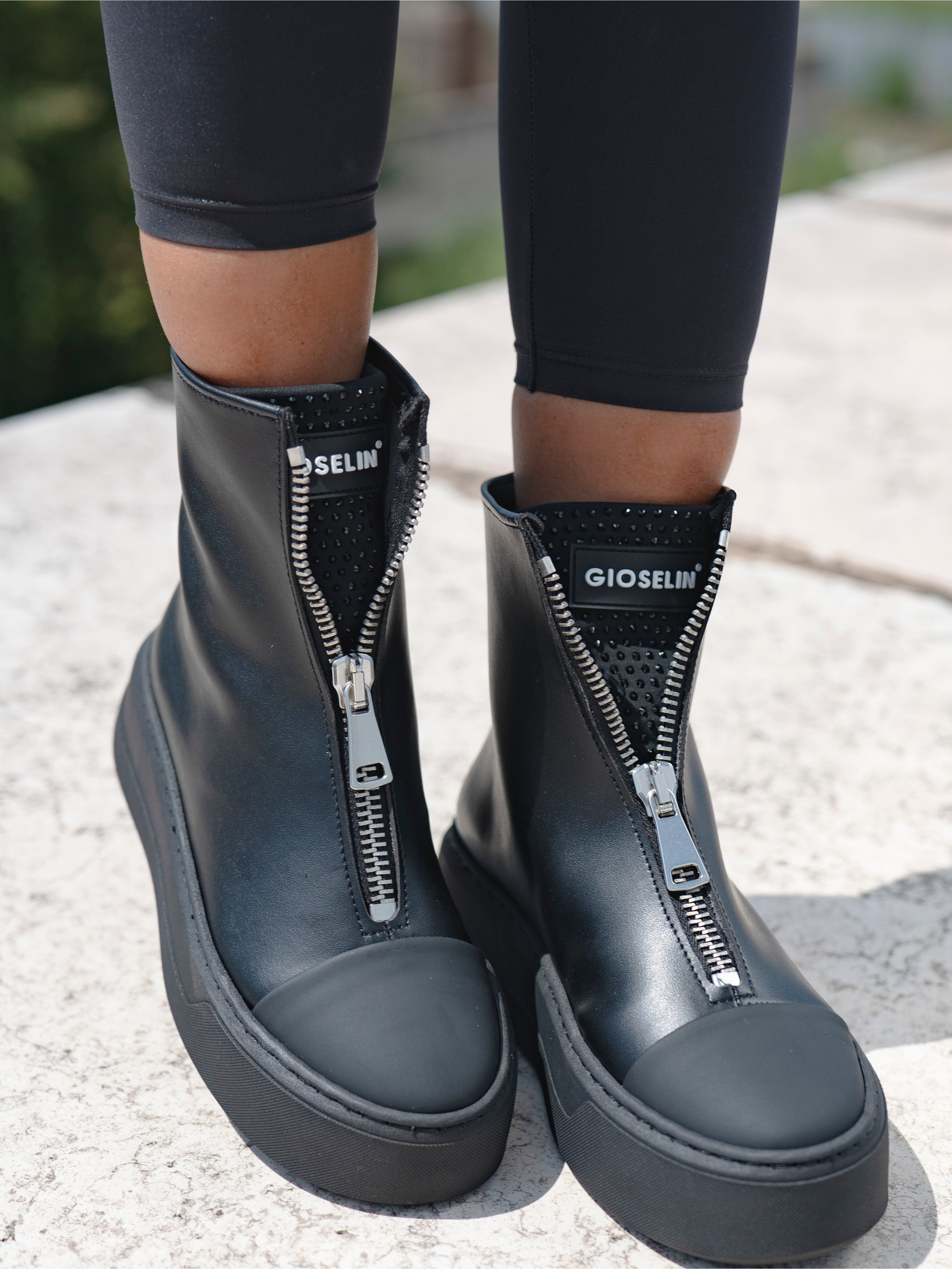 LIGHT - Line Total Black Diamond