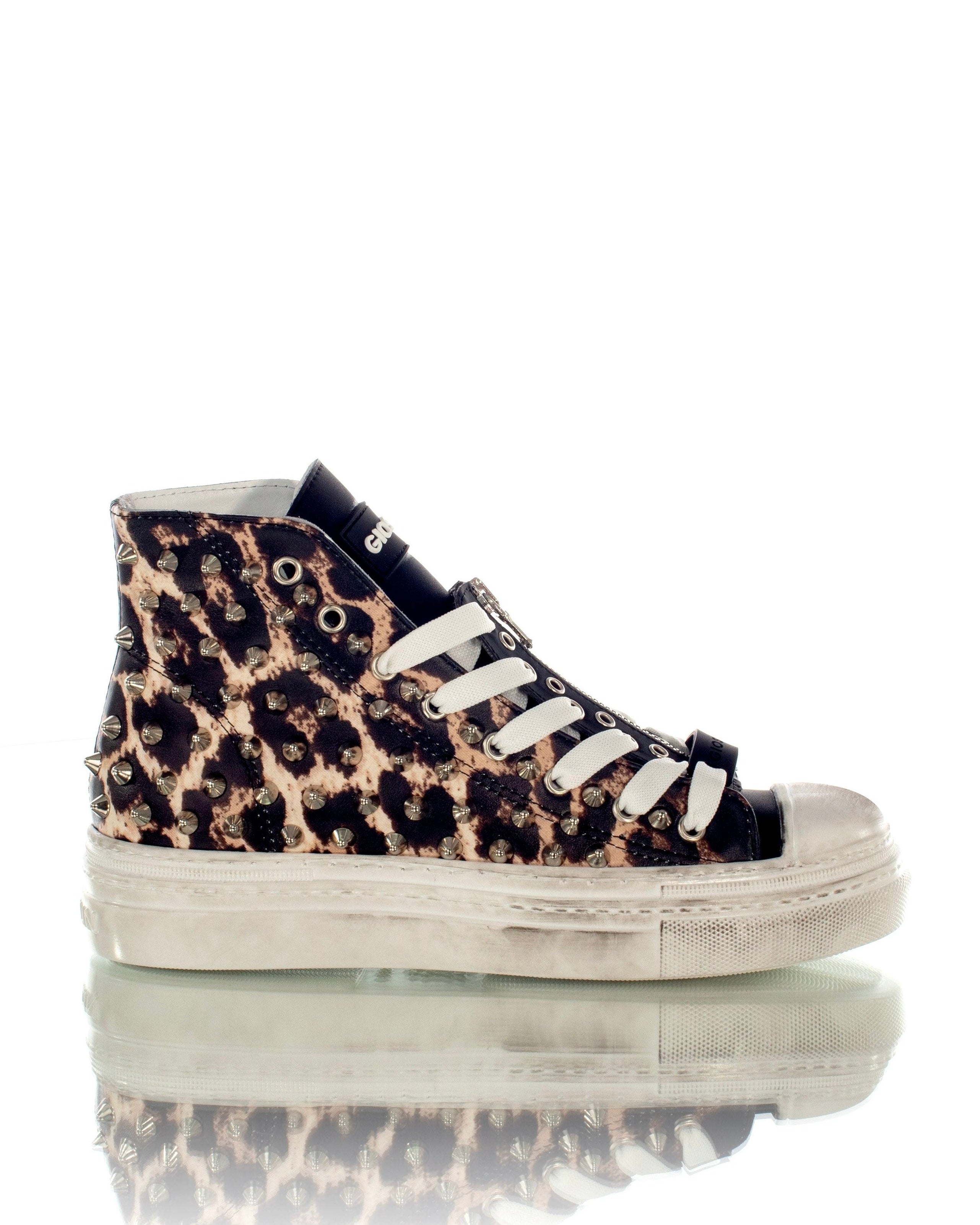 Spielen Sie Wild Studs